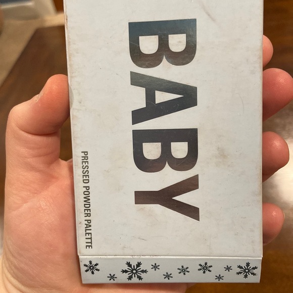 Kylie Cosmetics Chill Baby eyeshadow Palette - Picture 5 of 8